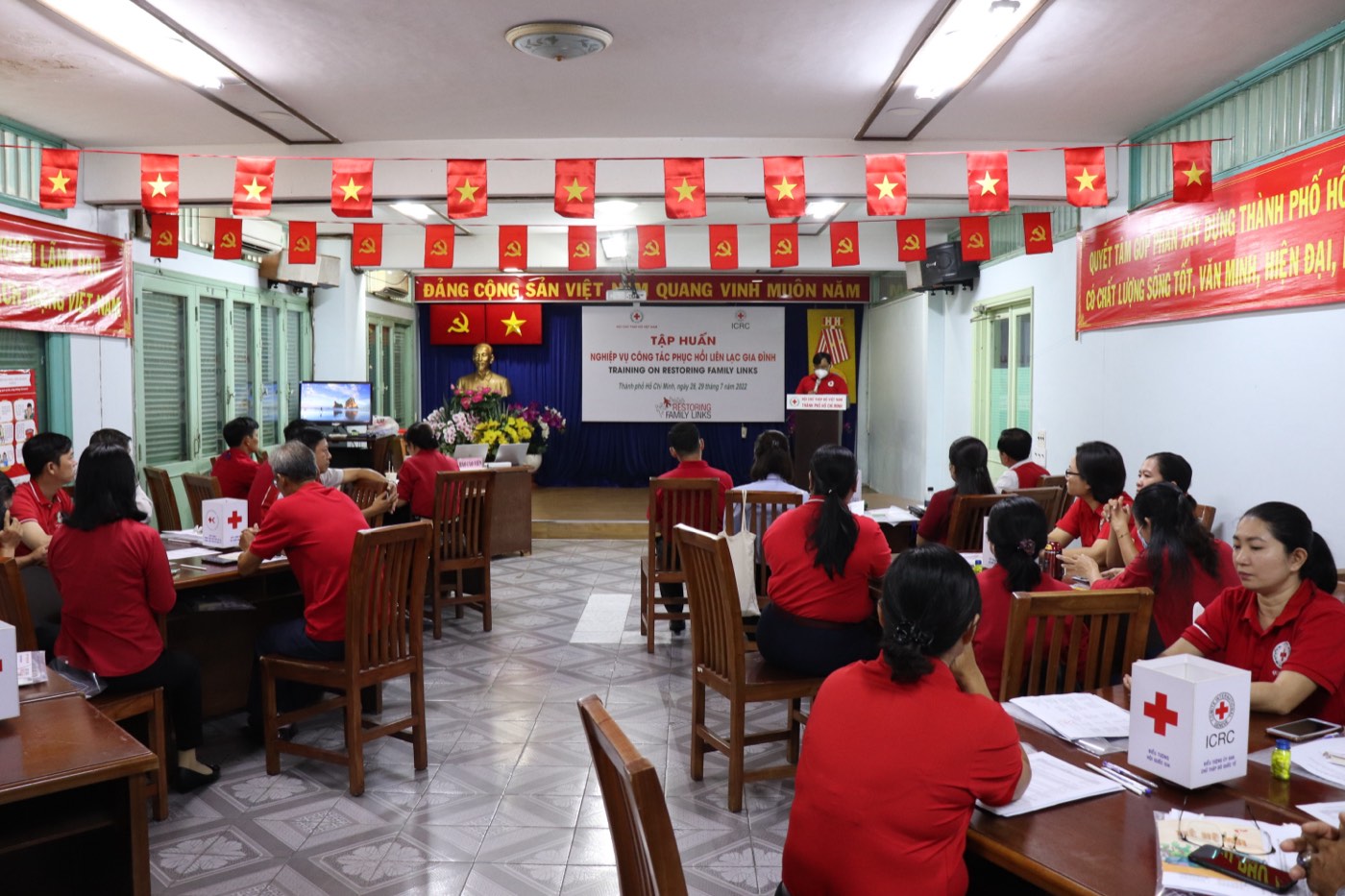 Lớp tập huấn nghiệp vụ công tác phục hồi liên lạc gia đình do Hội Chữ thập đỏ Việt Nam phối hợp Ủy ban Chữ thập đỏ quốc tế tổ chức